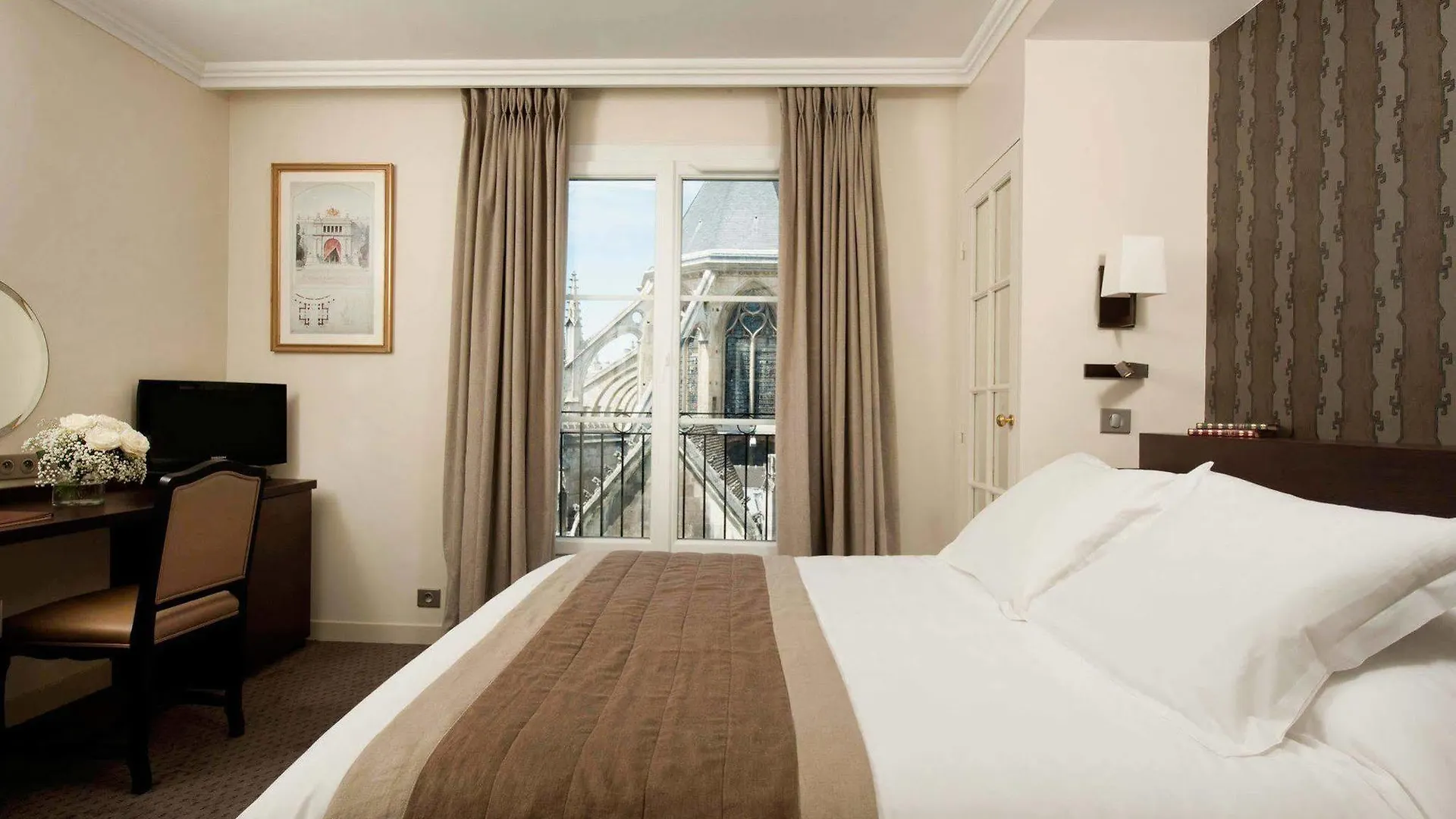 ***  Hotel Henri IV Rive Gauche Paris Frankrike